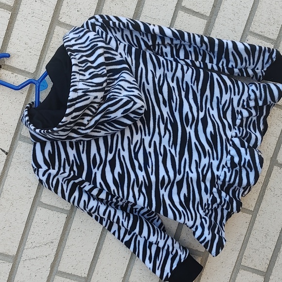 Black/white Jacket* - Picture 9 of 9